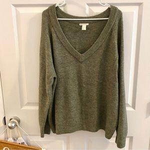 H&M Basic Green V-Neck Sweater Size L